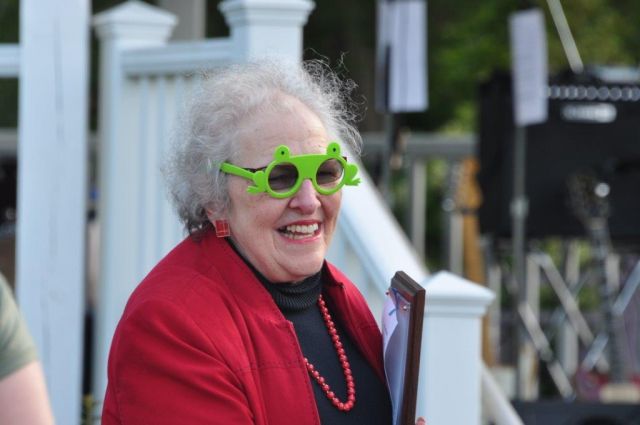 25-year FROGS member Supervisor Gross sports chic FROGS glasses as a true Friend of Green Spring!