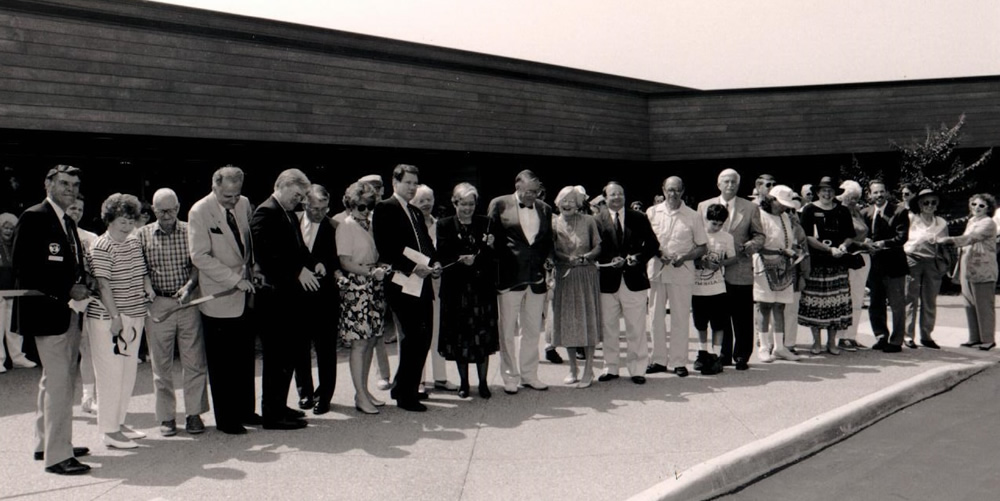 Dignitaries and attendees at the dedication ceremony of the new Horticulture Center, June 17, 1995