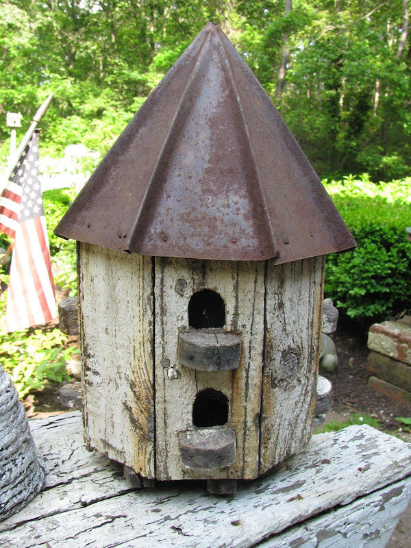 2024-winter-birdhouse-rustic