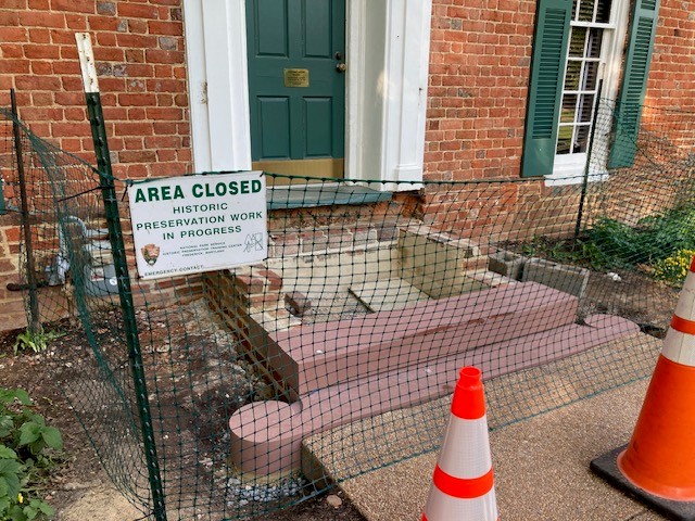 2025-house-steps-workzone
